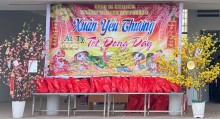 Trao quà "Cây hoa mùa xuân" Ất Tỵ 2025